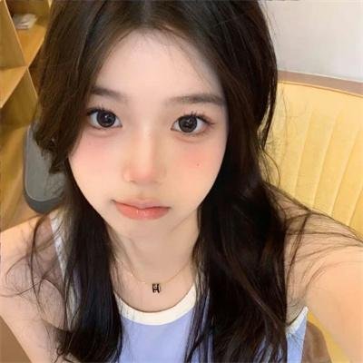 隔楼女孩：我们之间的层距